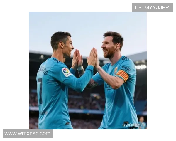 足球巨星对比解析：梅西与C罗谁是当代最强球员的真正代表